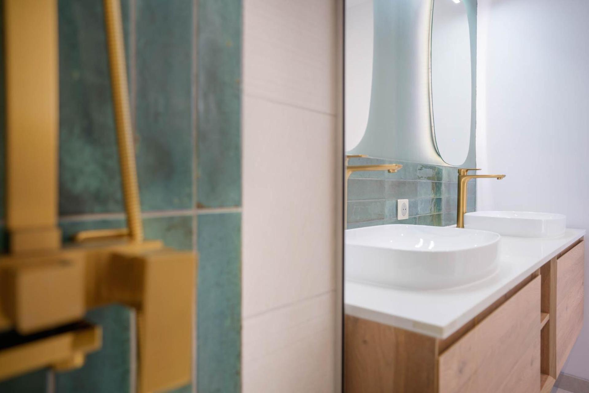 Cook'S Bay Hotel & Suites Paopao المظهر الخارجي الصورة
