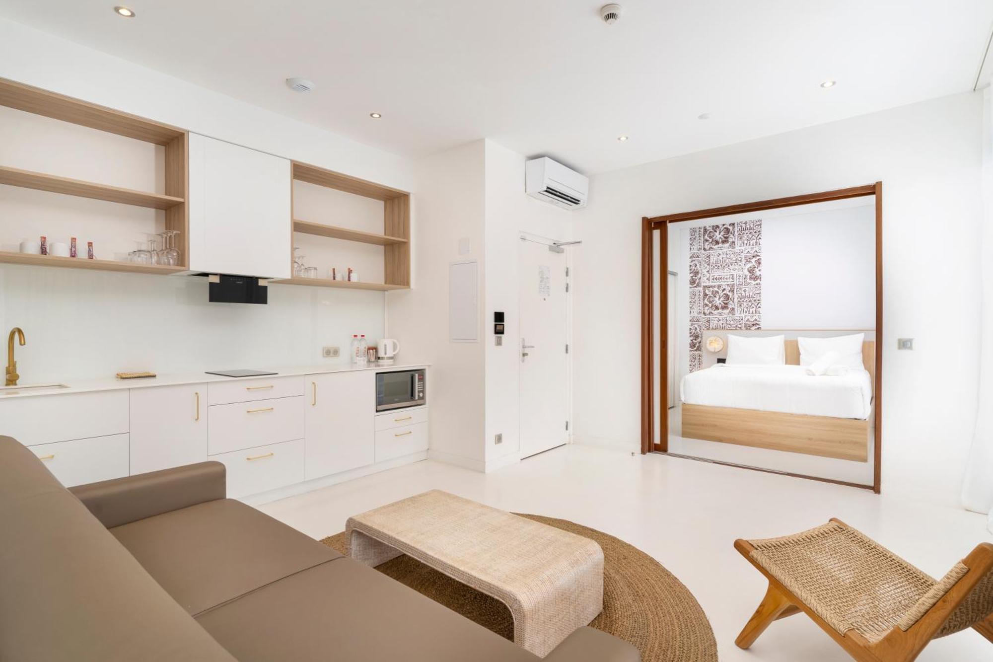Cook'S Bay Hotel & Suites Paopao المظهر الخارجي الصورة