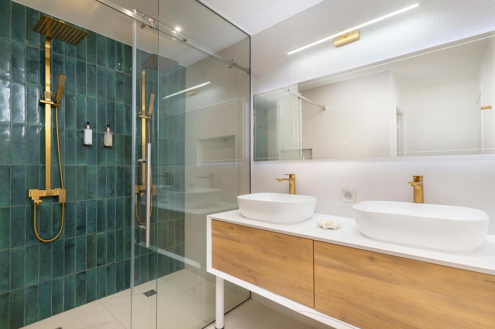 Cook'S Bay Hotel & Suites Paopao المظهر الخارجي الصورة