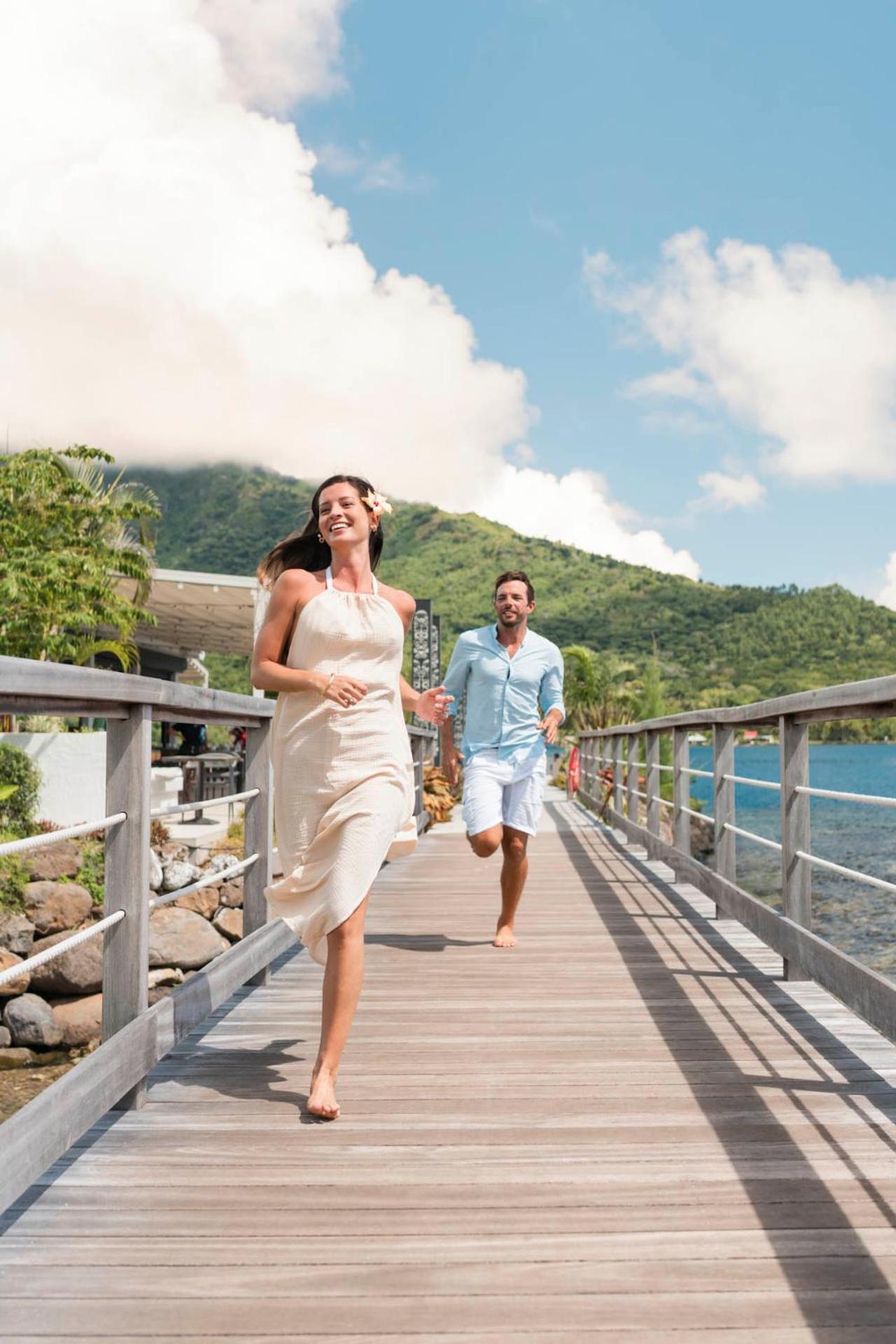Cook'S Bay Hotel & Suites Paopao المظهر الخارجي الصورة