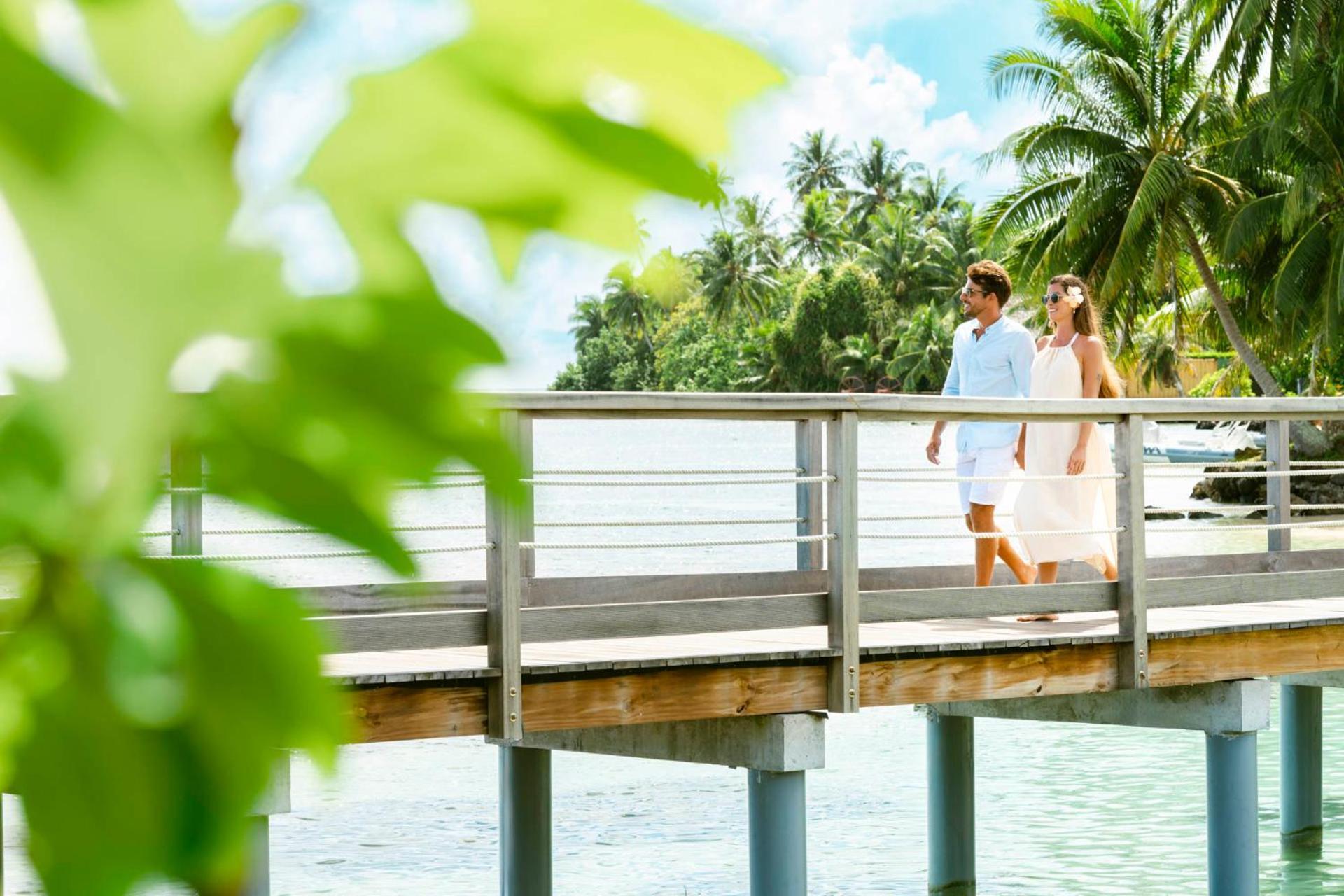 Cook'S Bay Hotel & Suites Paopao المظهر الخارجي الصورة