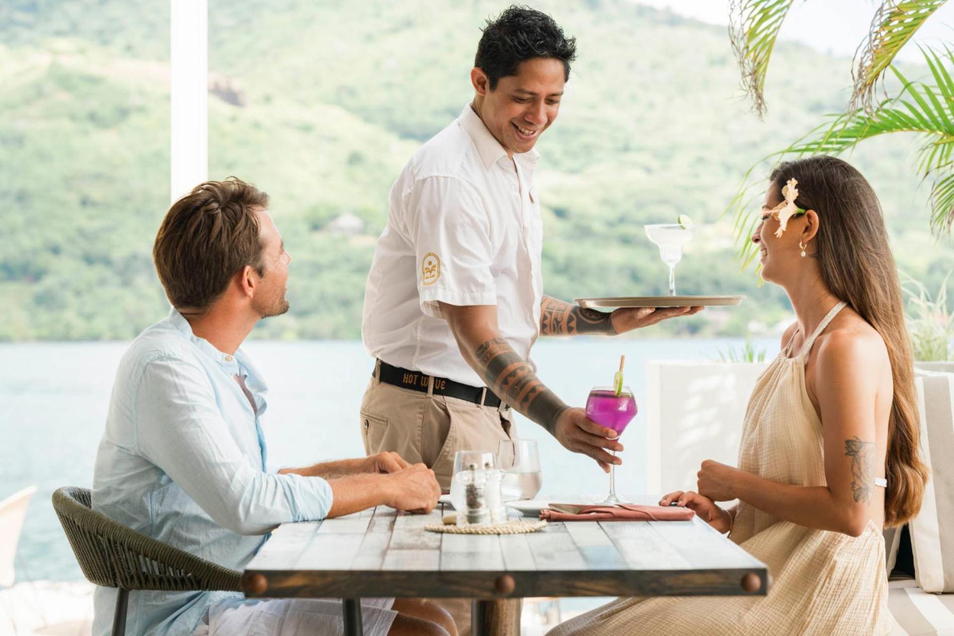 Cook'S Bay Hotel & Suites Paopao المظهر الخارجي الصورة