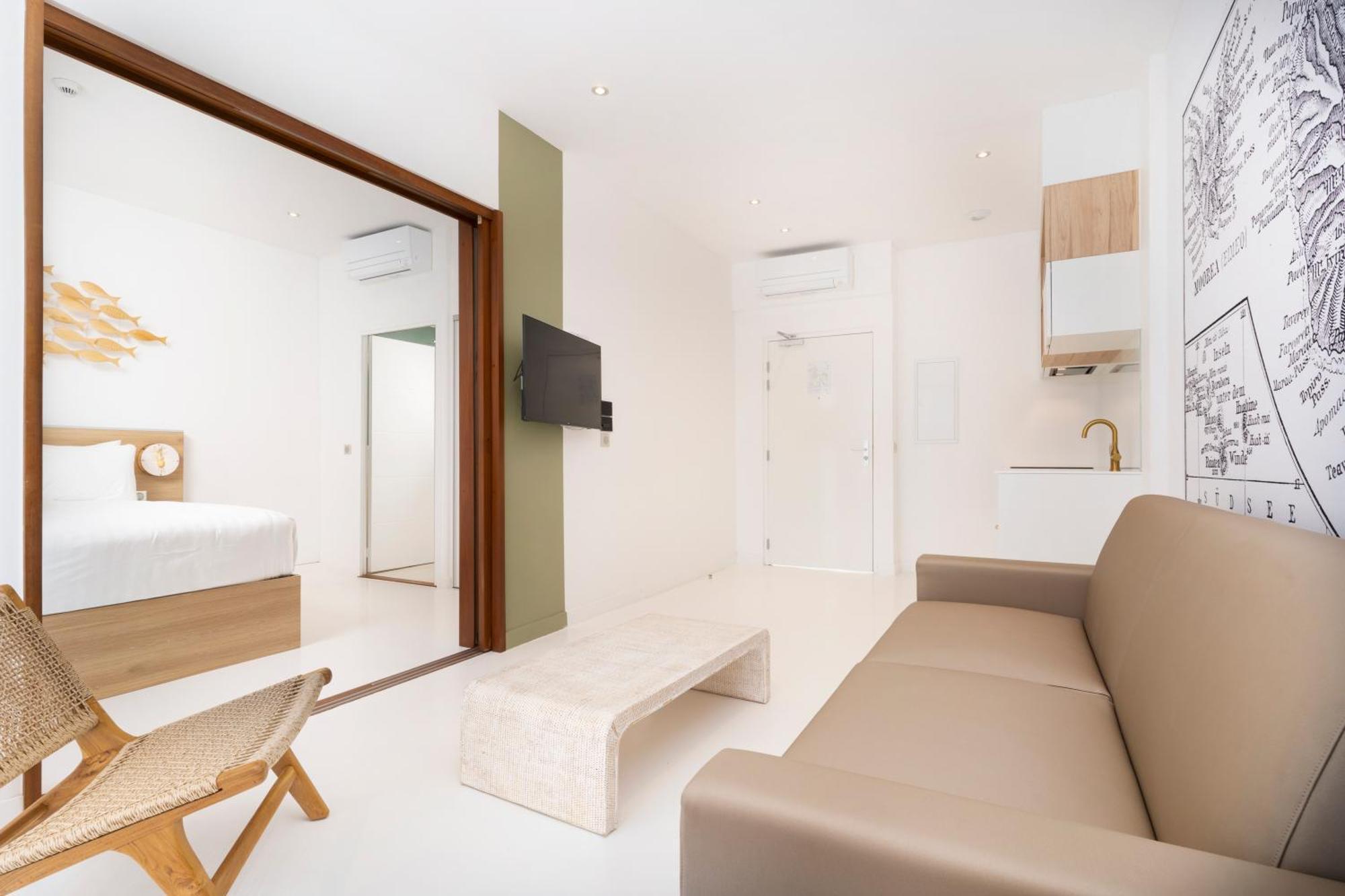Cook'S Bay Hotel & Suites Paopao المظهر الخارجي الصورة