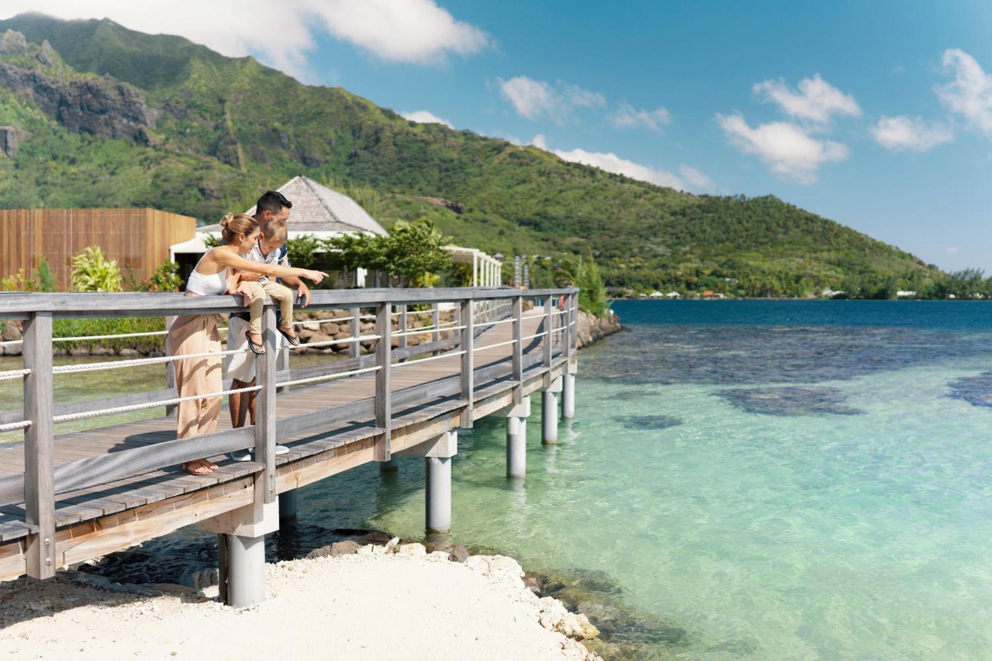 Cook'S Bay Hotel & Suites Paopao المظهر الخارجي الصورة