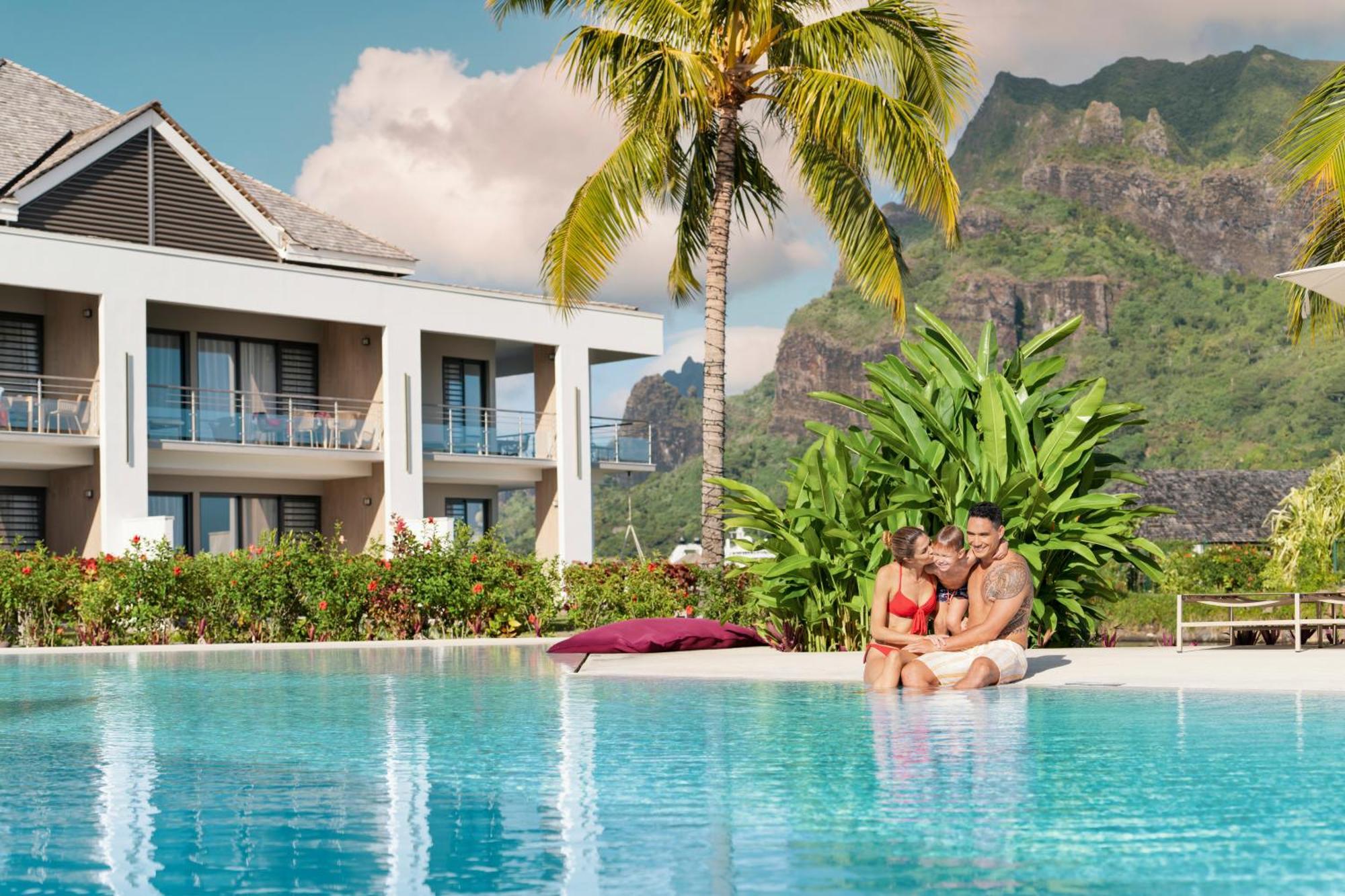 Cook'S Bay Hotel & Suites Paopao المظهر الخارجي الصورة